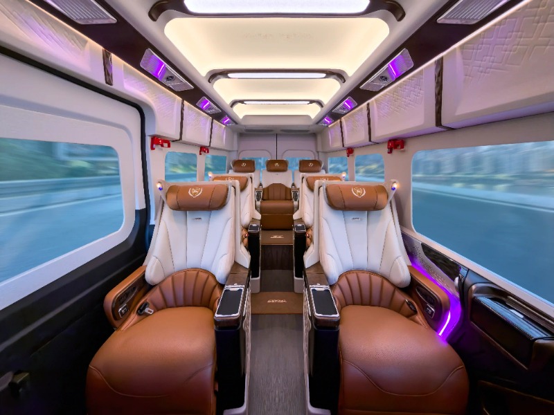 DCar Thượng Đỉnh - Ford Transit Limousine